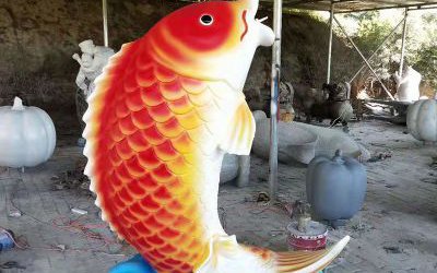 海洋公園擺放的玻璃鋼卡通鯉魚雕塑