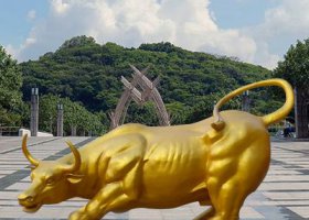 戶外廣場玻璃鋼漆金華爾街牛雕塑