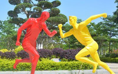 公園景觀玻璃鋼彩繪跑步運(yùn)動人物雕塑擺件