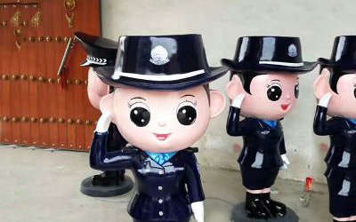卡通人物警察玻璃鋼女警察雕塑