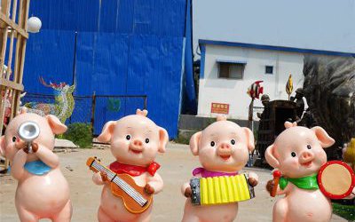 幼兒園玻璃鋼卡通可愛(ài)小豬雕塑