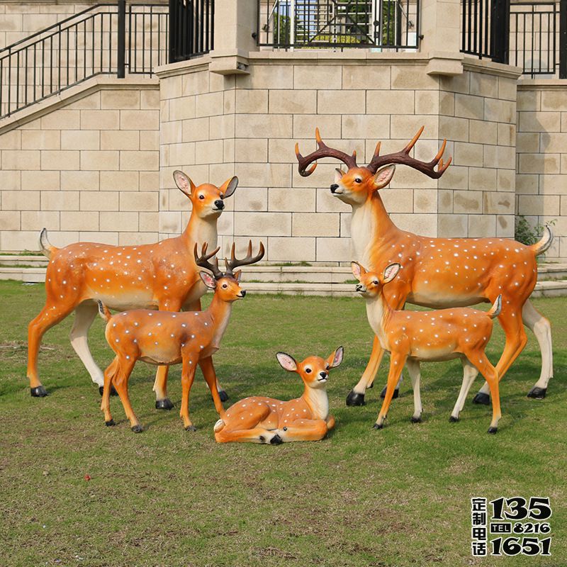 公園景區玻璃鋼彩繪仿真動物梅花鹿雕塑 公園景區玻璃鋼彩繪仿真動物梅花鹿雕塑