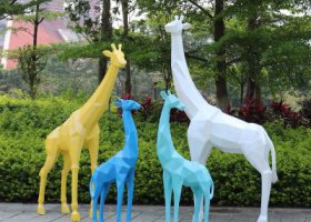 公園玻璃鋼彩繪幾何戶外園林景觀長頸鹿雕塑