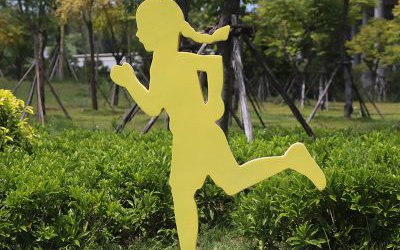 公園剪影抽象玻璃鋼跑步人物雕塑