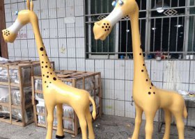 景區游樂園玻璃鋼卡通可愛長頸鹿雕塑